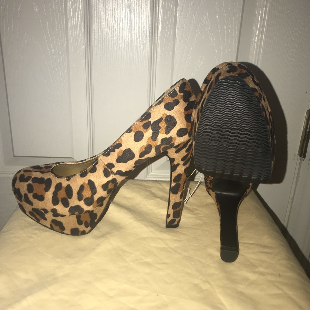 Leopard print platform heels size 7
